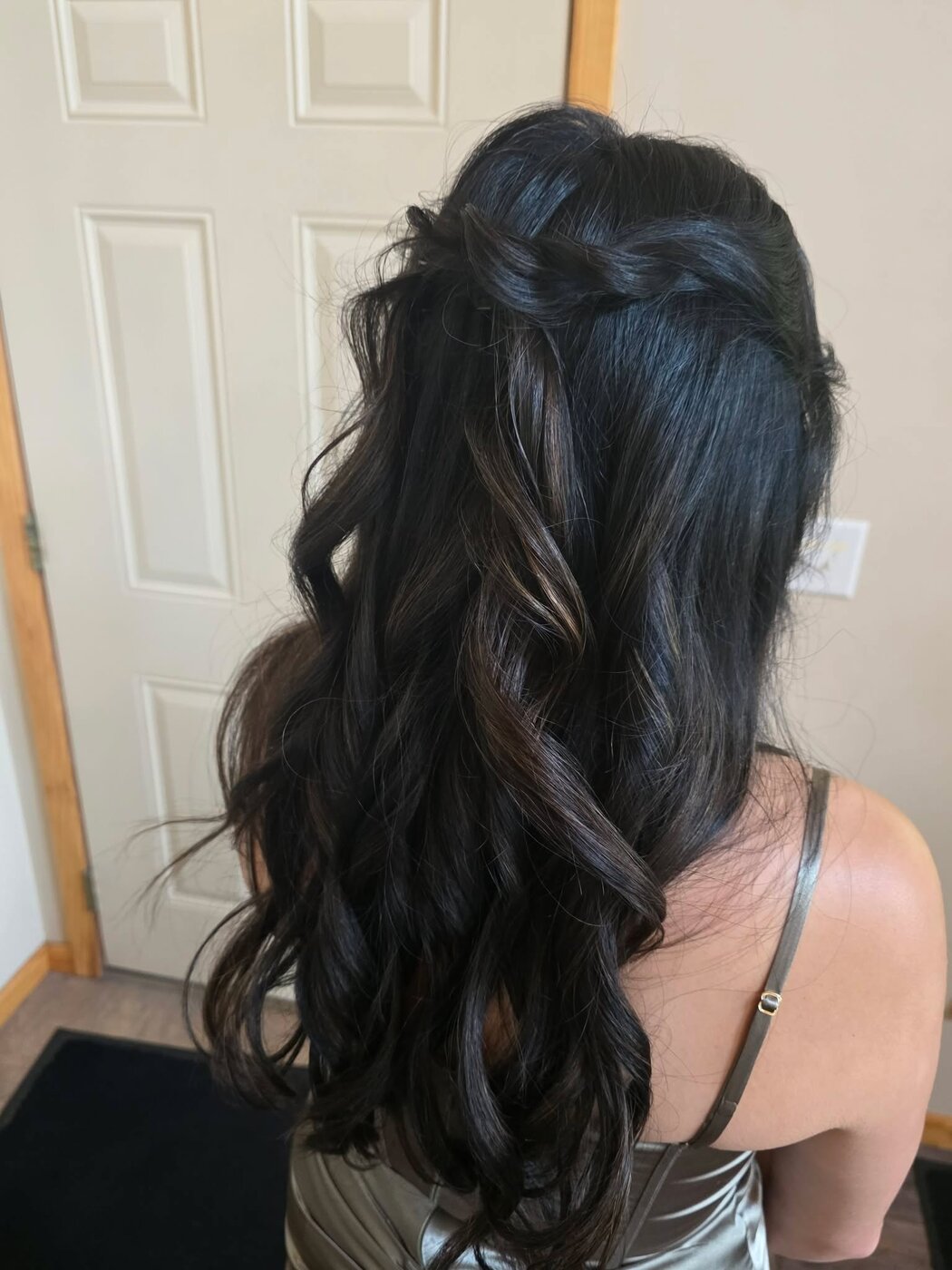 Brushed-out waves with a soft finish