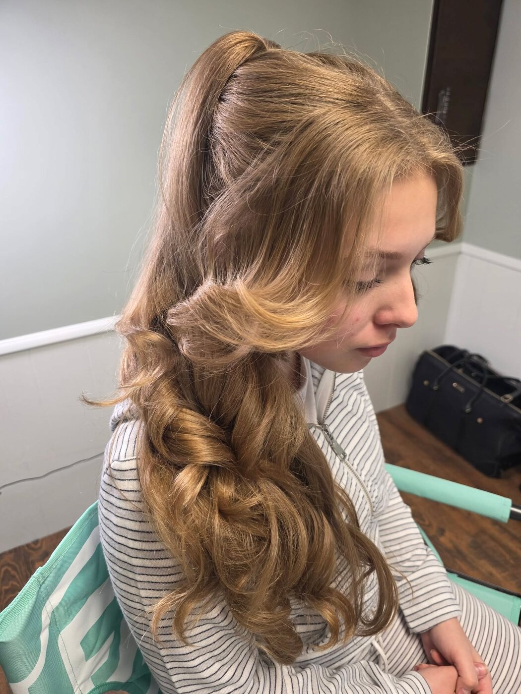 Brushed-out waves with a soft finish