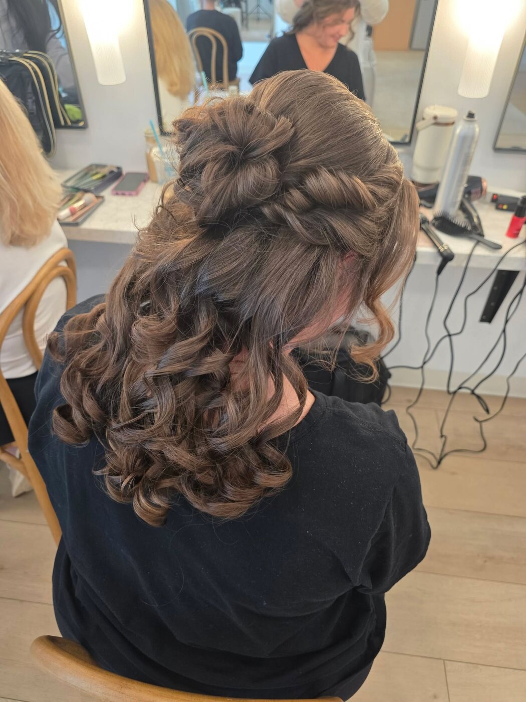 Brushed-out waves with a soft finish